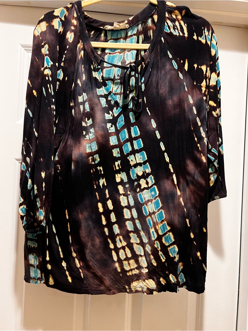 Love Stitch Women’s Tie-Dye V-Neck tie Top with Teal Accents